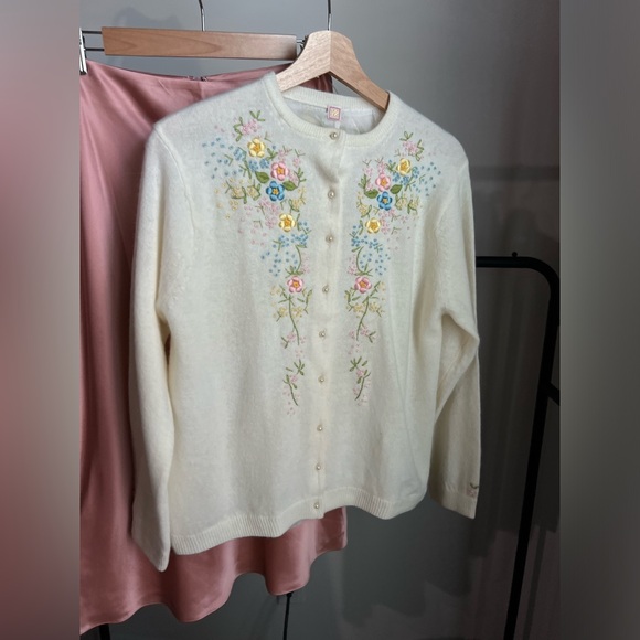 Vintage embroidered cardigan - Picture 3 of 7